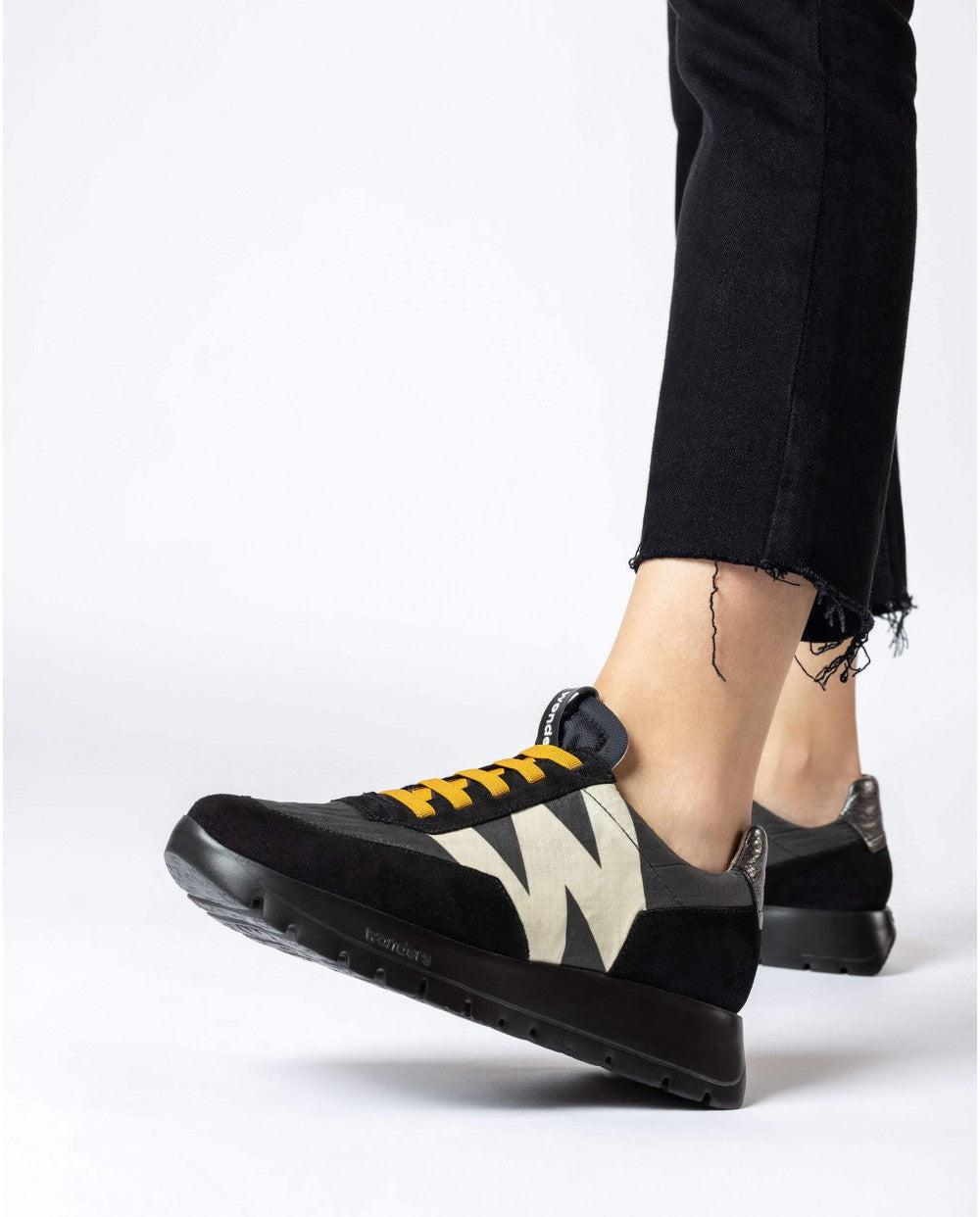 Chaussures compensées : le confort chic!