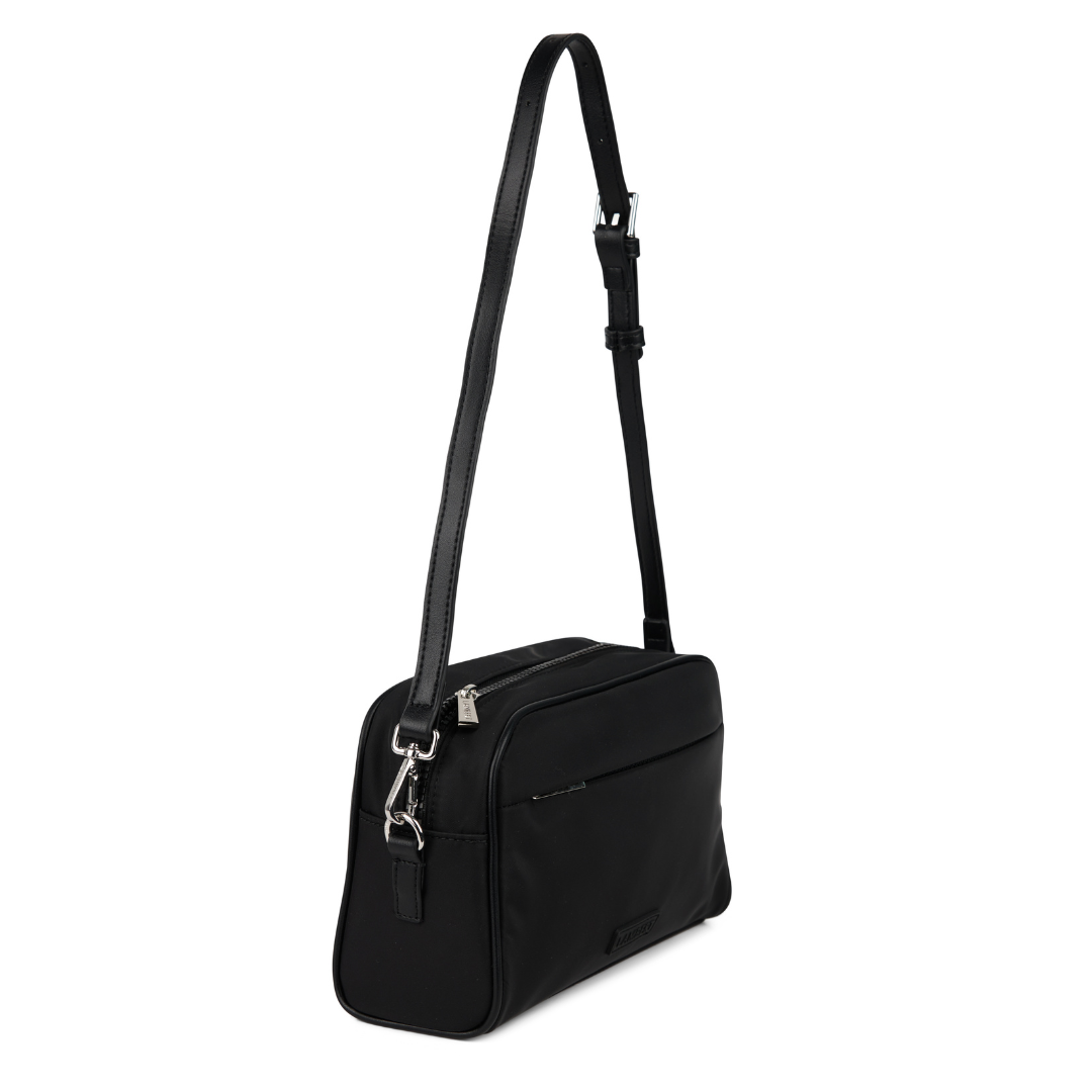 Dahlia – A minimalist and modern shoulder bag
