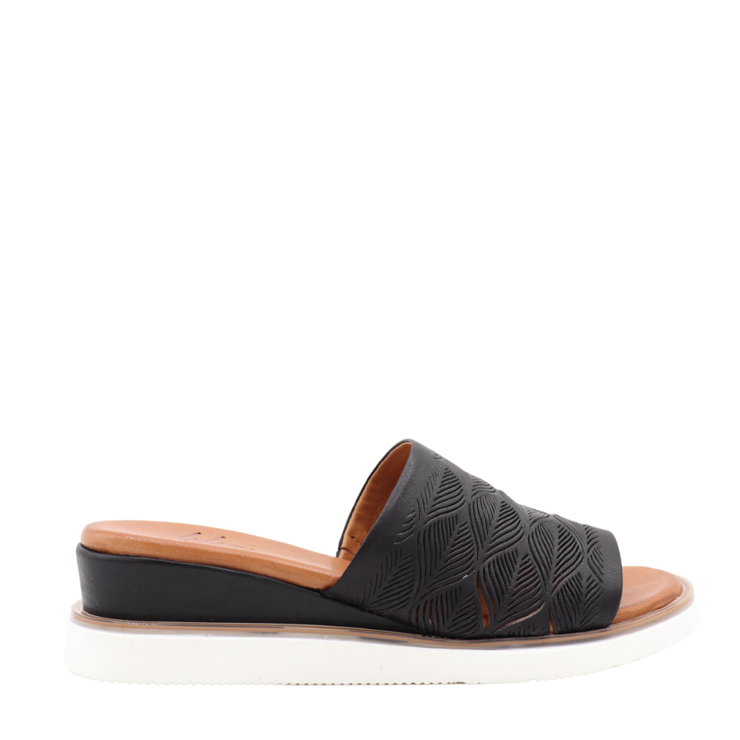 Mule compensée Dana – Cuir Gravé & Confort Absolu