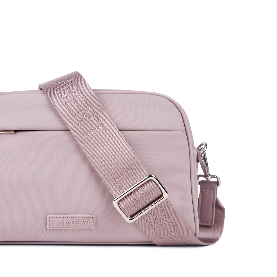 Dahlia – A minimalist and modern shoulder bag