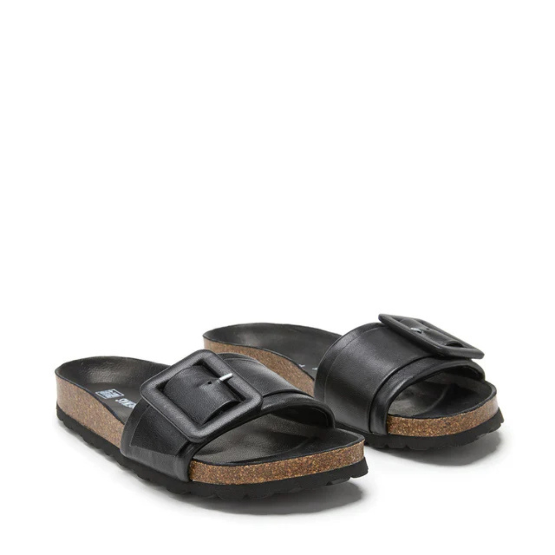 Reiko – Minimalist elegance