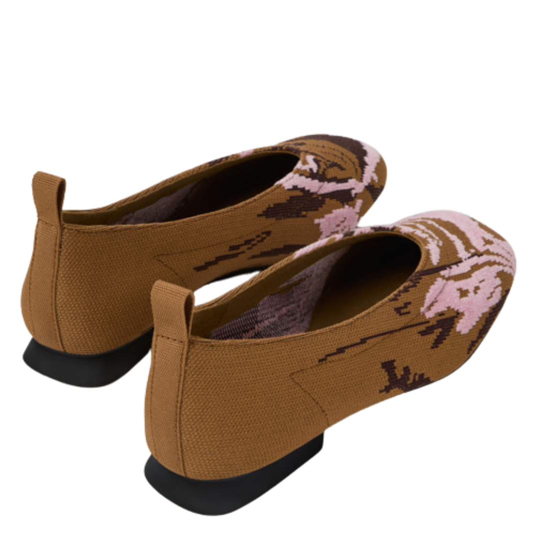 Twins - The Ballerina with a Unique Design