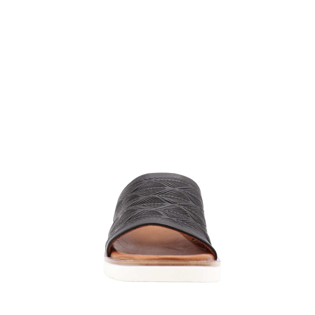 Dana Wedge Mule – Engraved Leather & Absolute Comfort