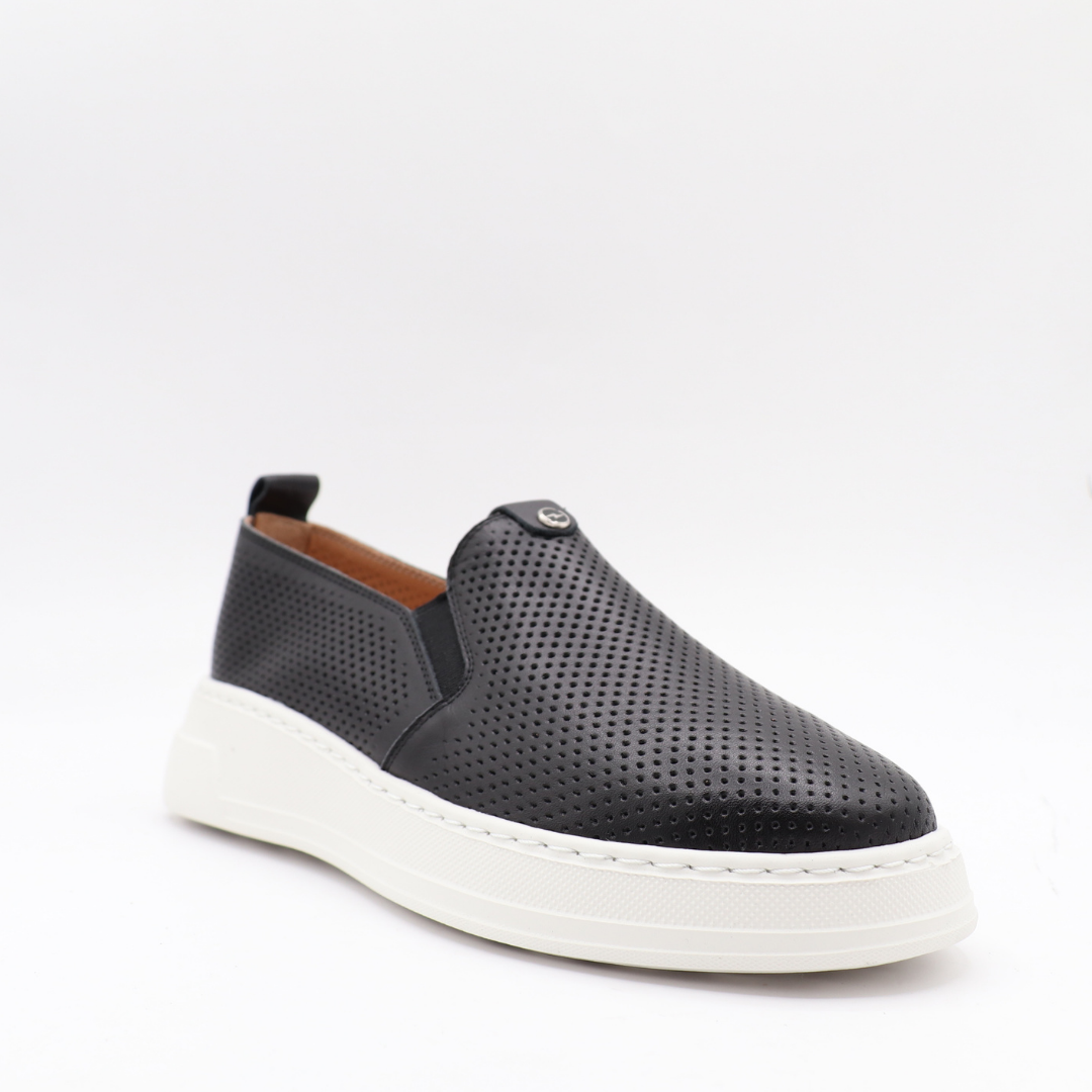 MIKA – The sporty chic loafer in perforated leather