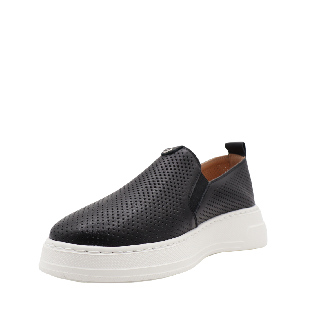 MIKA – The sporty chic loafer in perforated leather