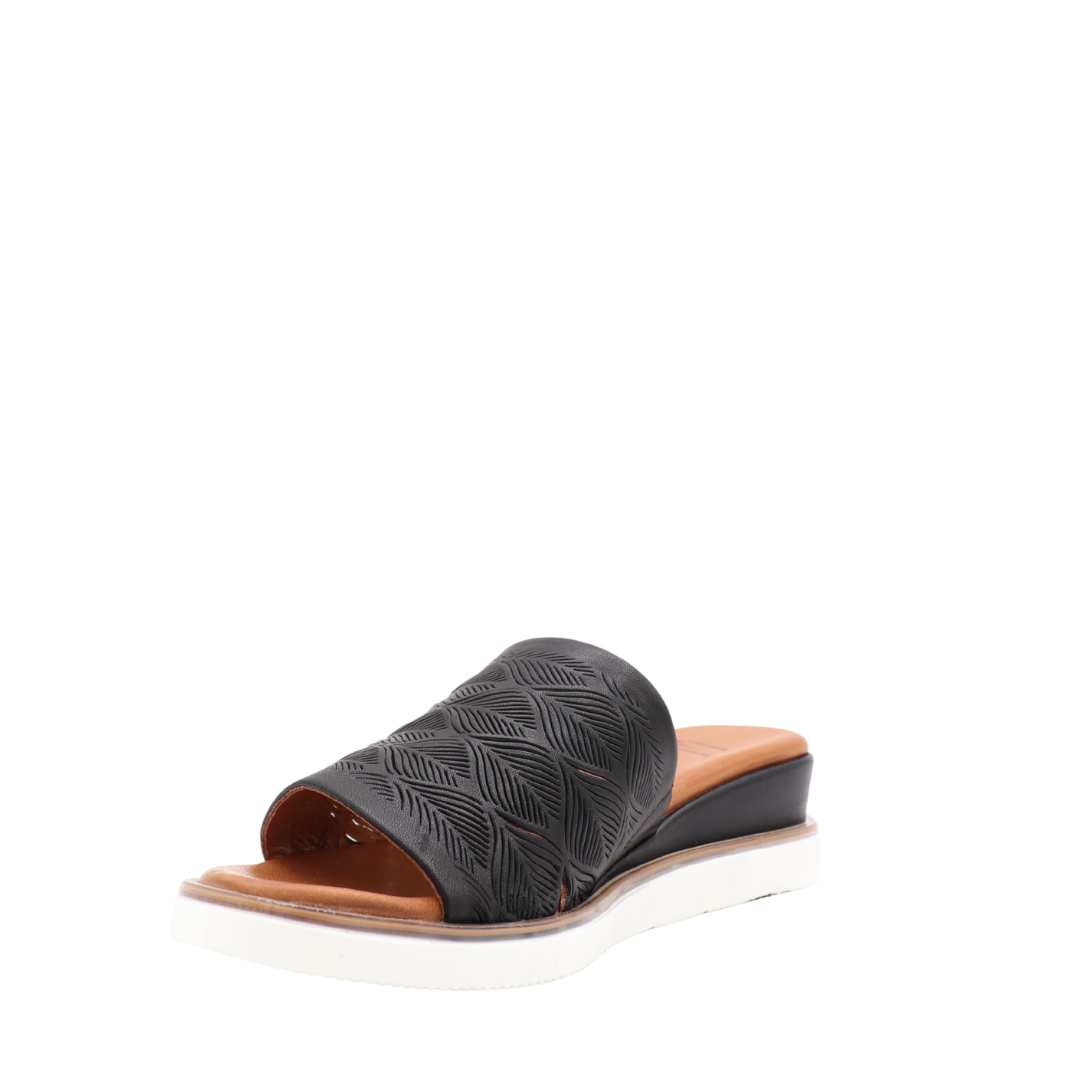 Mule compensée Dana – Cuir Gravé & Confort Absolu