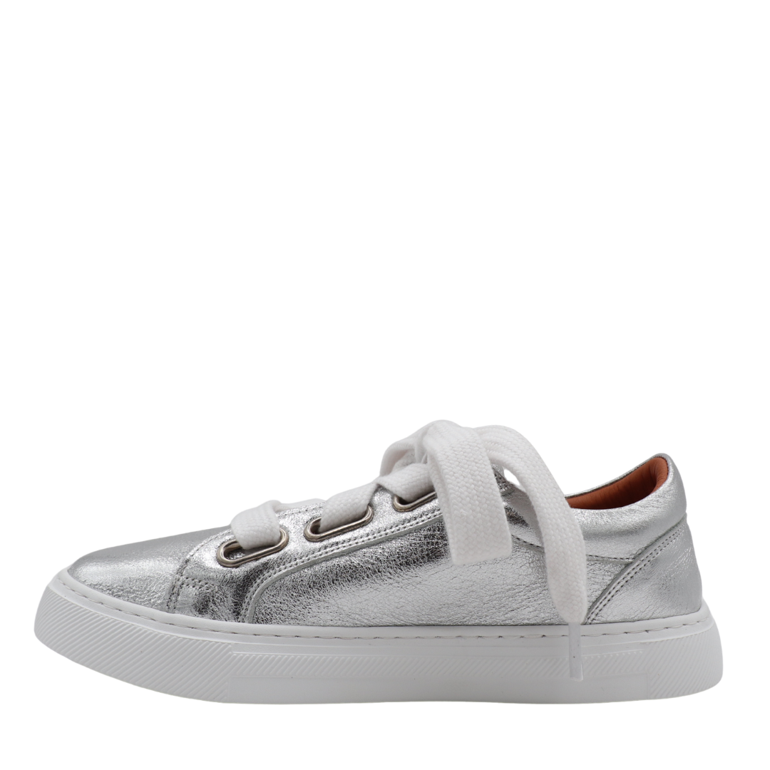 SANA – The modern sneaker with a zipper closure