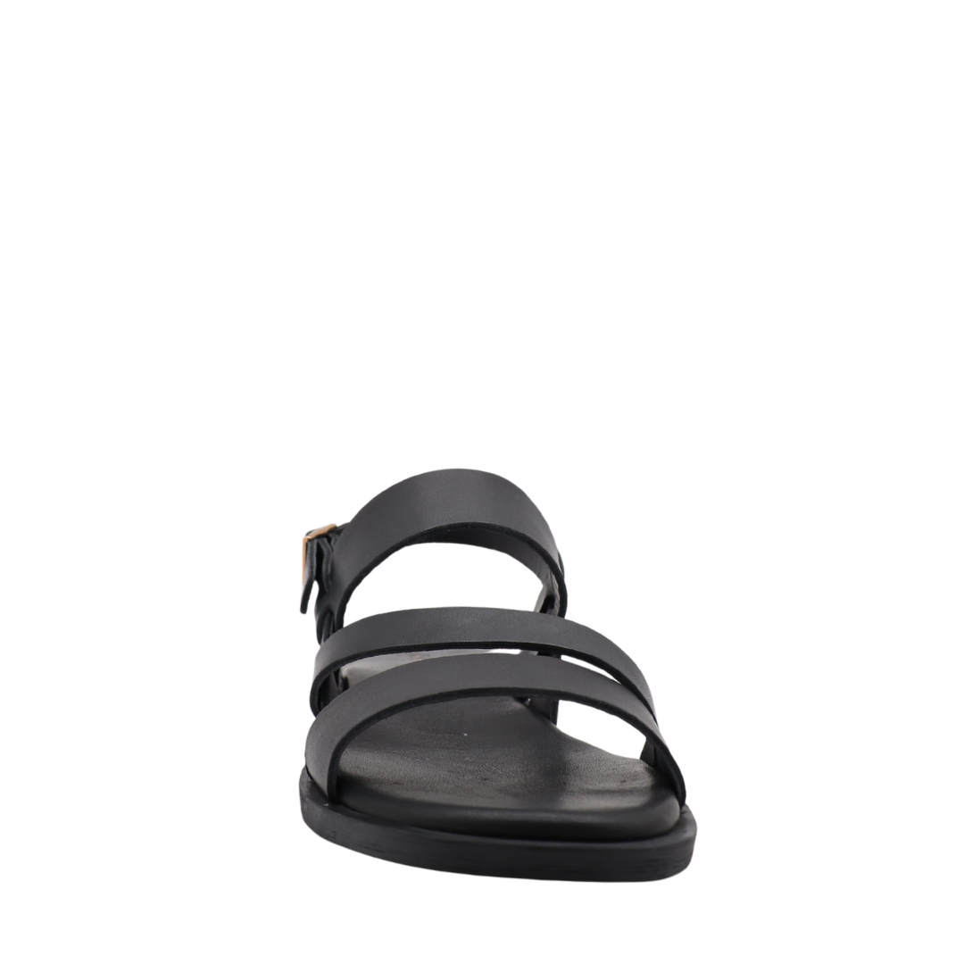 LARA – The minimalist leather sandal