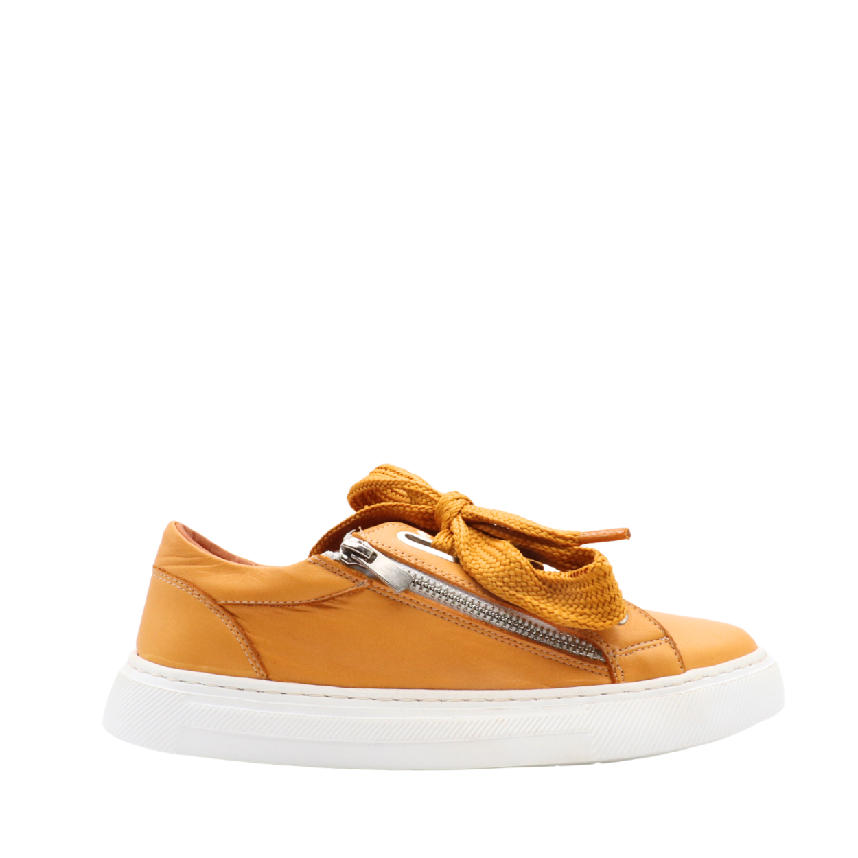 SANA – The modern sneaker with a zipper closure