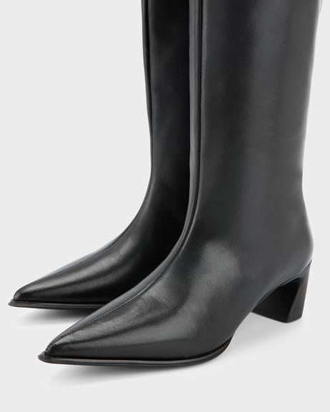 ILONA BOOT