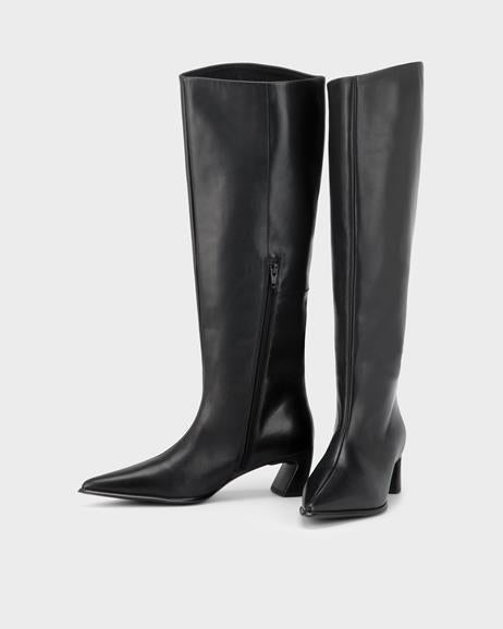 ILONA BOOT