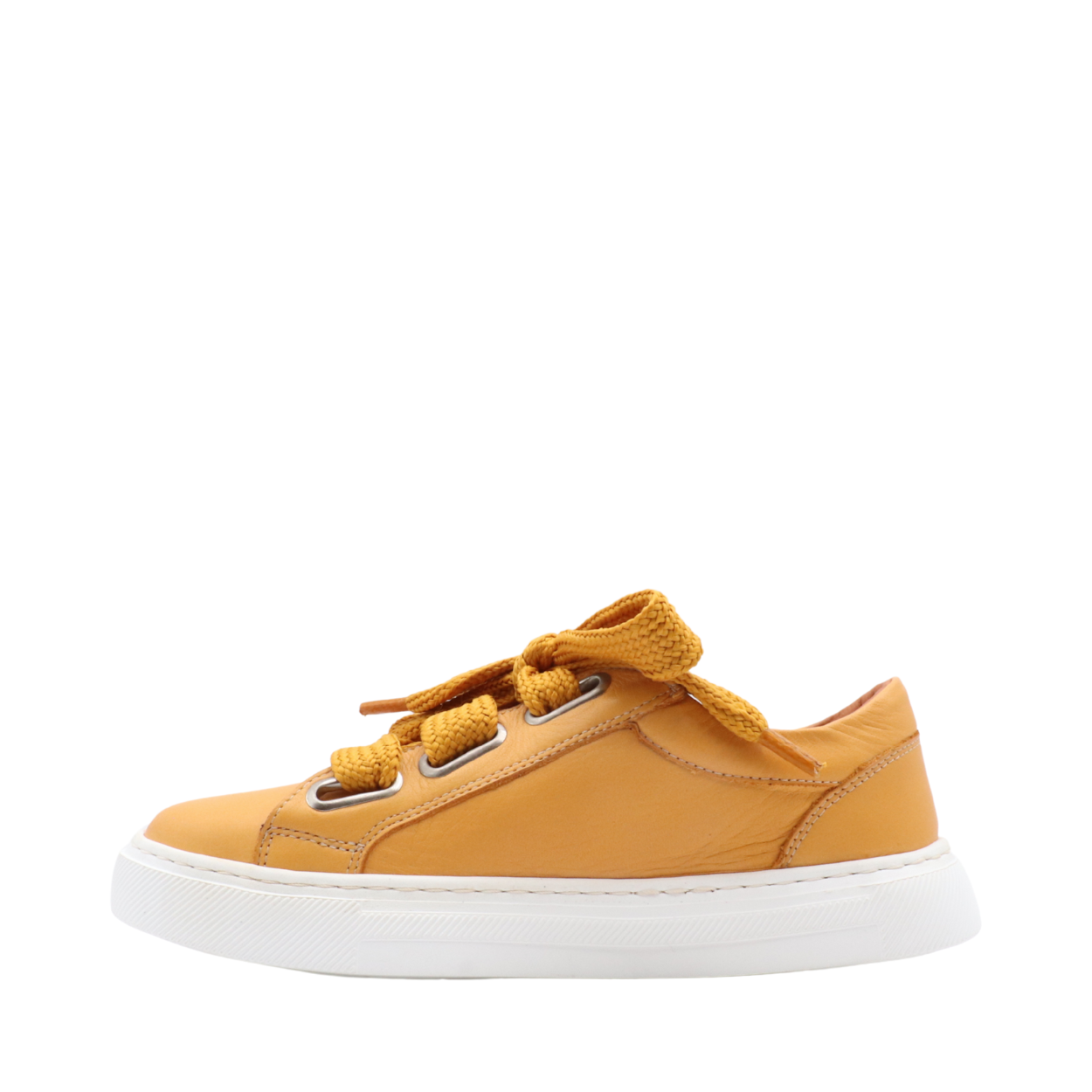 SANA – The modern sneaker with a zipper closure