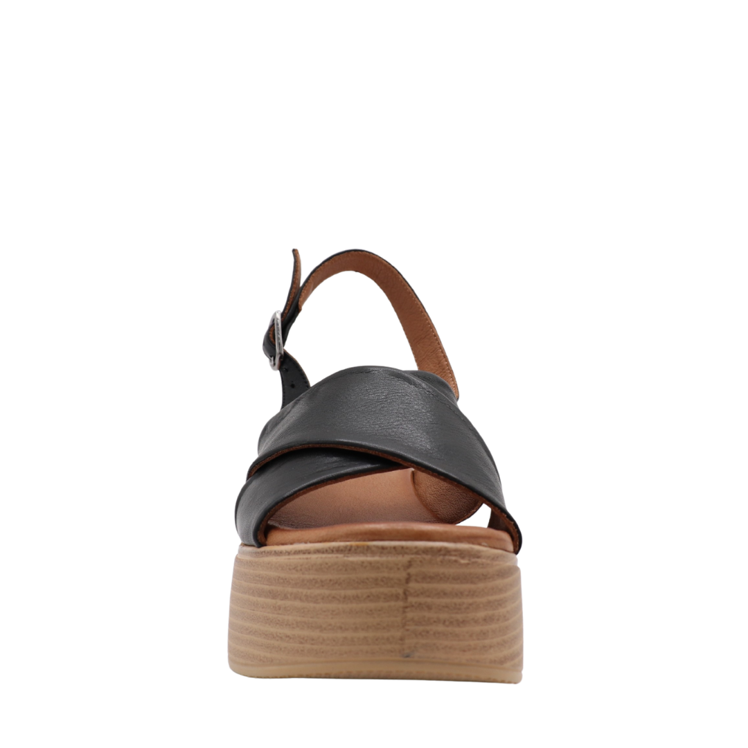 PIA – The bold platform sandal