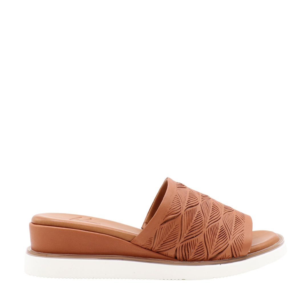 Dana Wedge Mule – Engraved Leather & Absolute Comfort