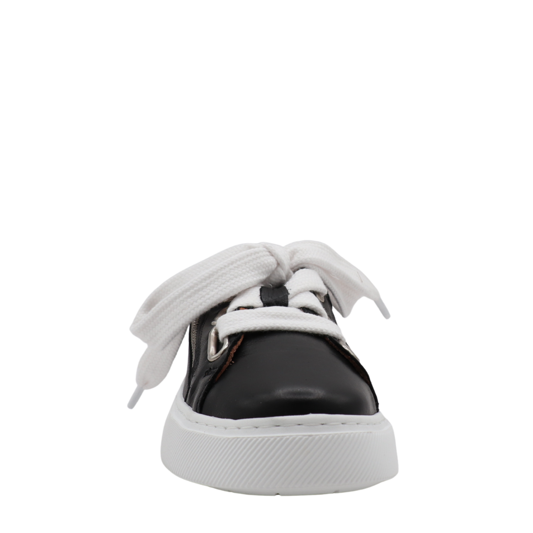 SANA – The modern sneaker with a zipper closure