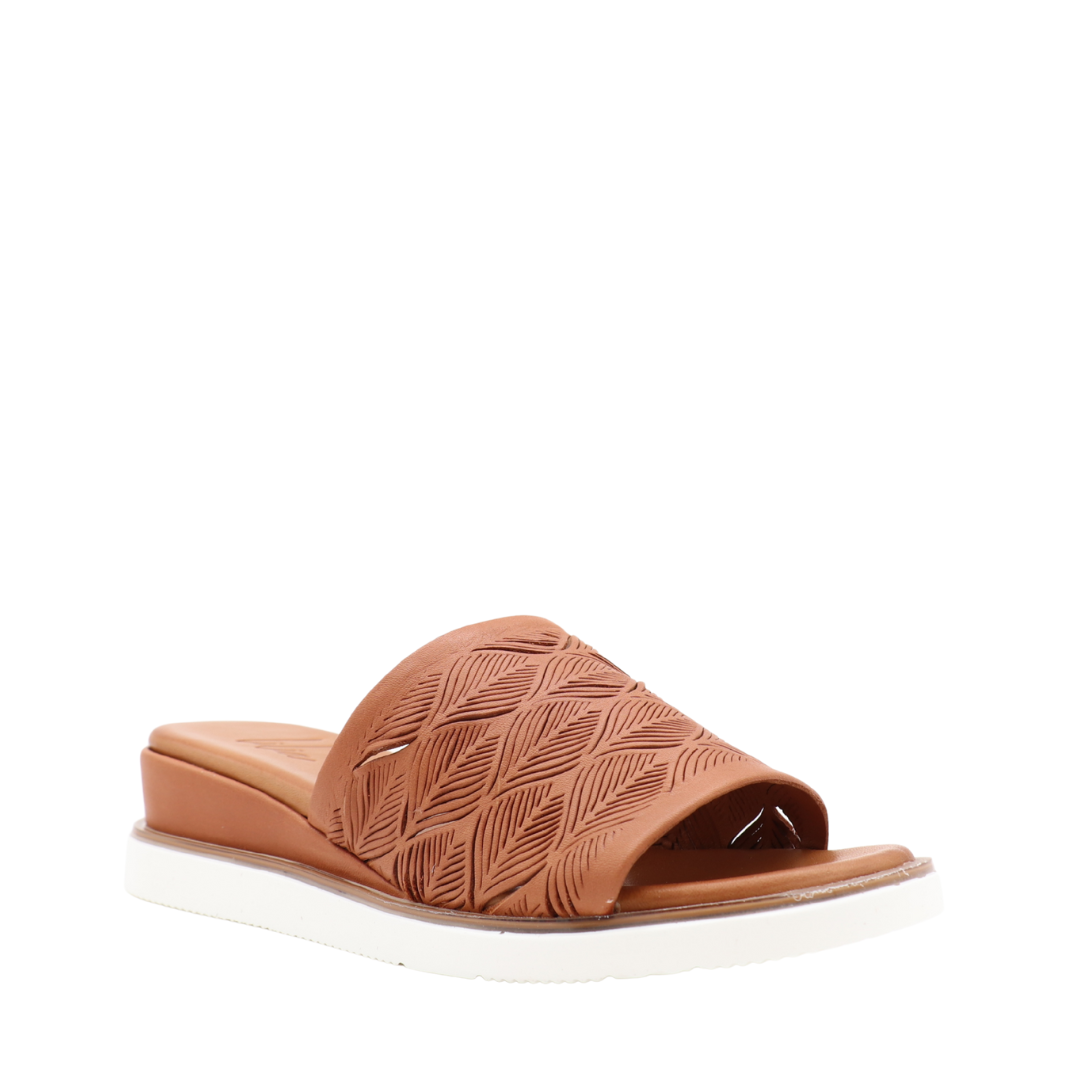 Dana Wedge Mule – Engraved Leather & Absolute Comfort