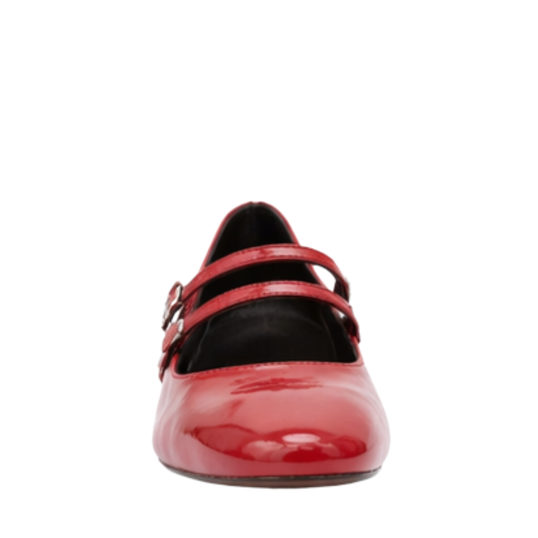 Simone - Glossy elegance at the forefront of fashion