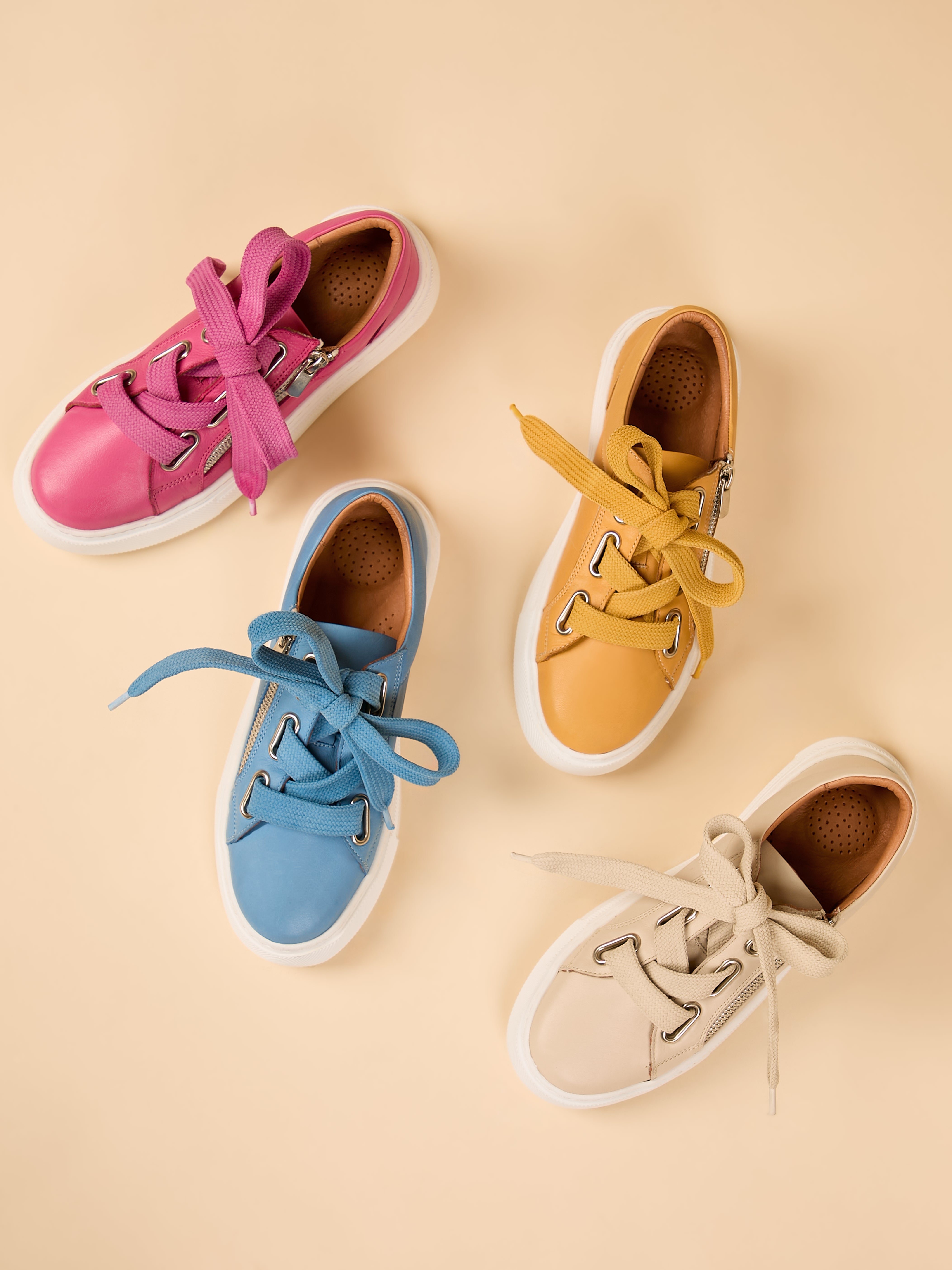 SANA – The modern sneaker with a zipper closure