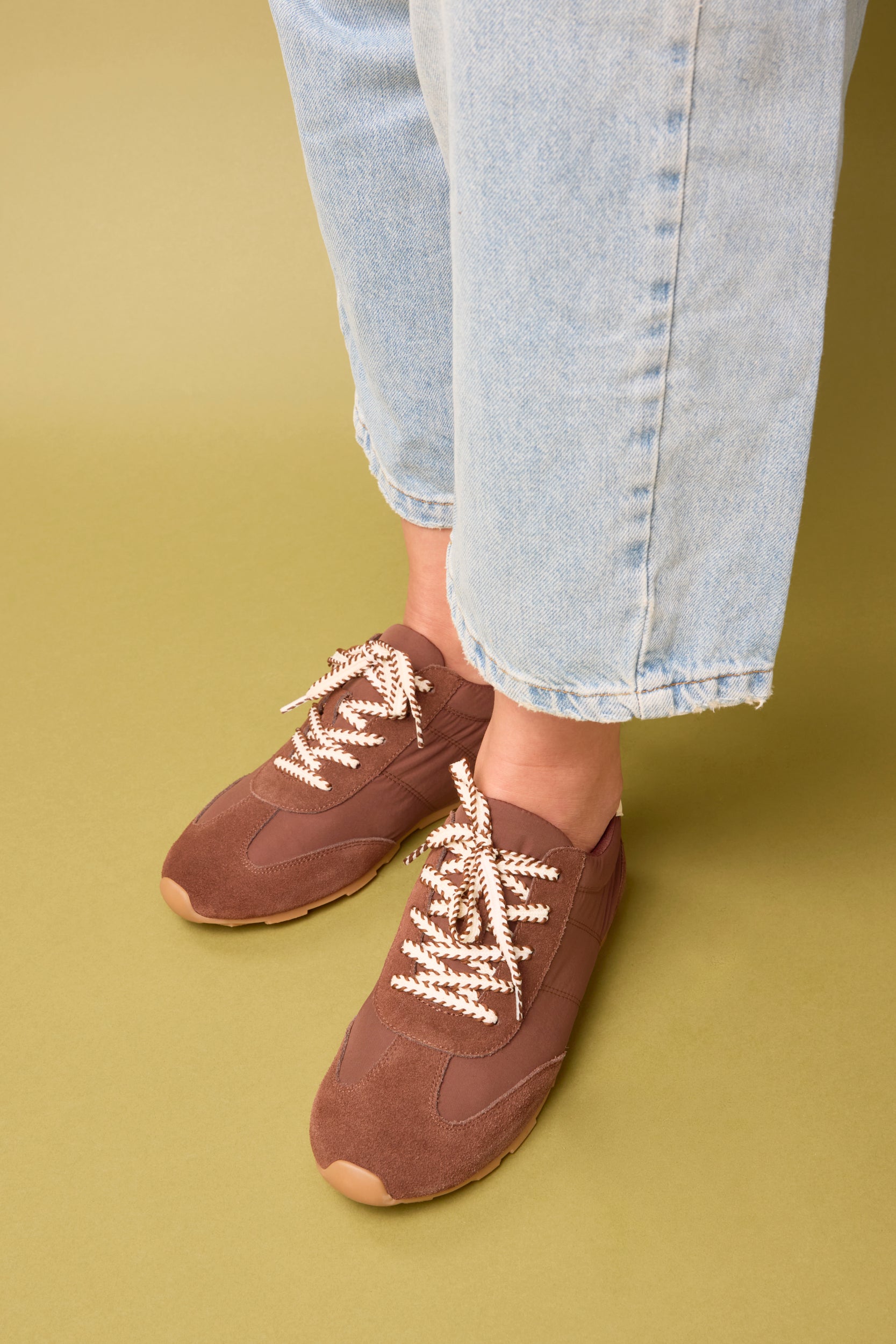 Carla - The stylish athletic shoe