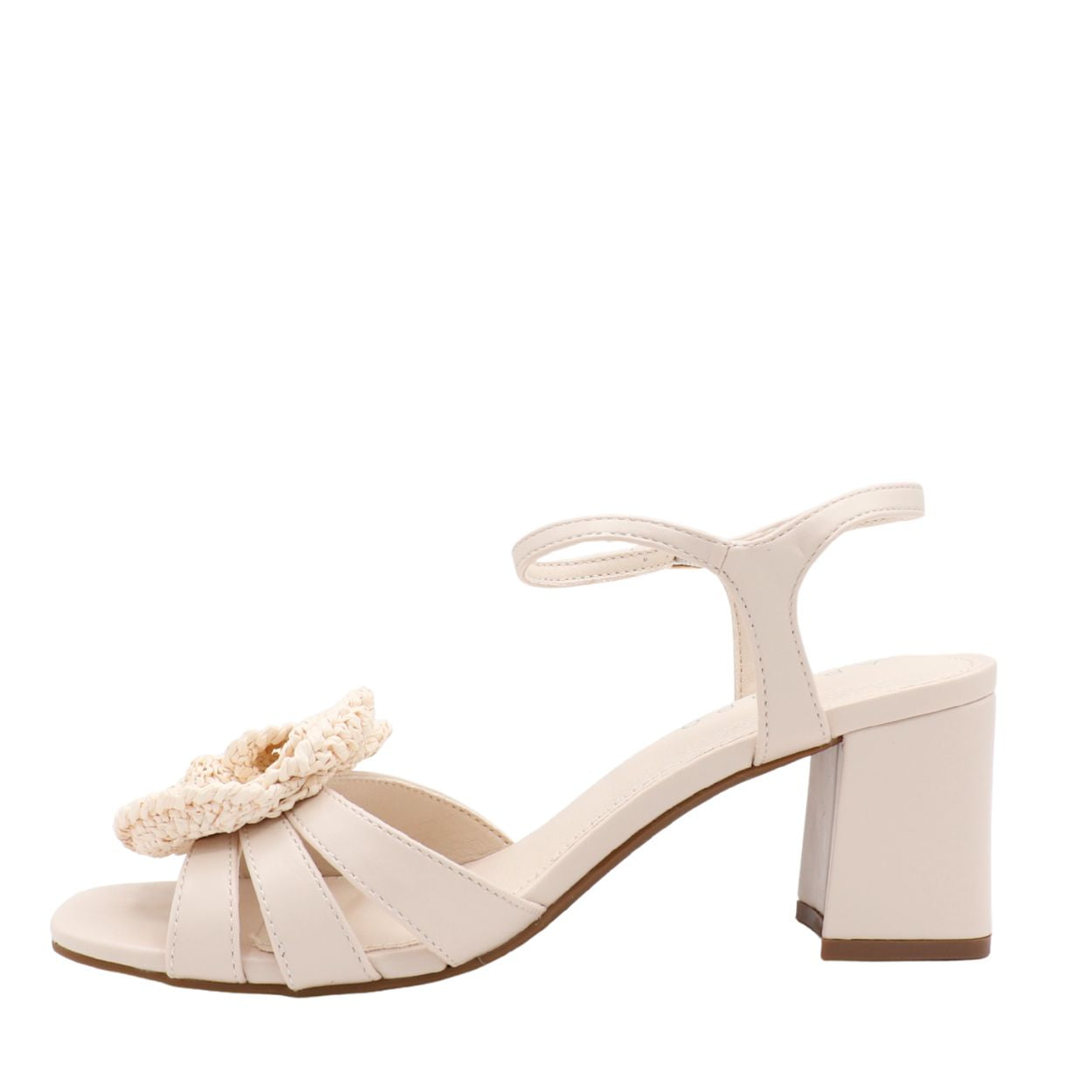 Sara - Feminine, elegant, and full of character