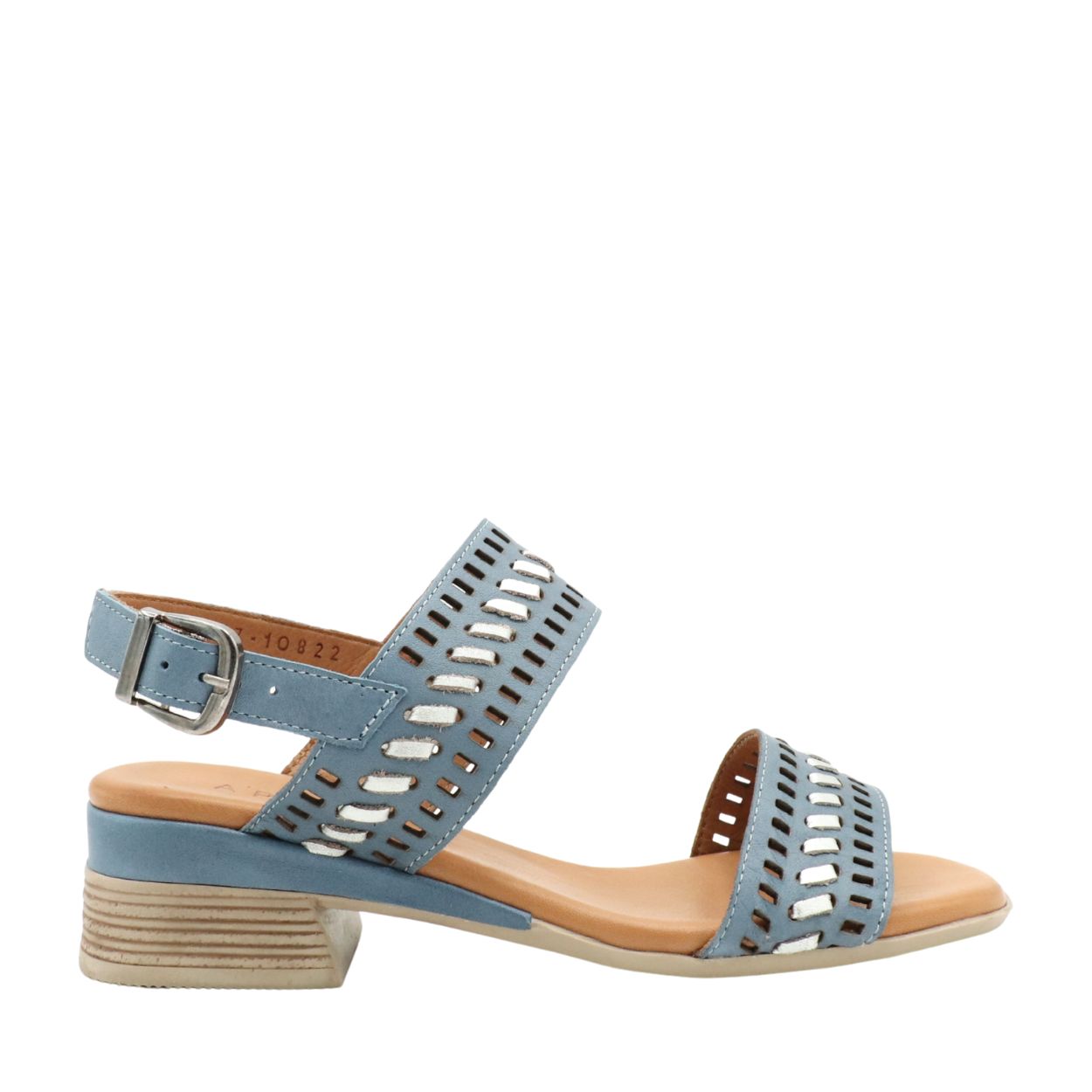 River - The openwork sandal with a natural style