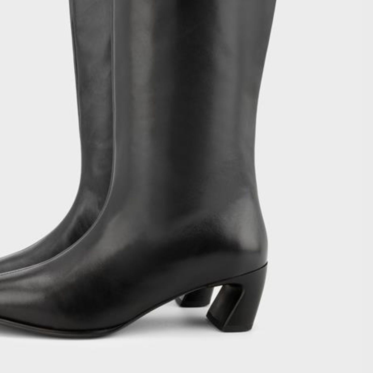 ILONA BOOT